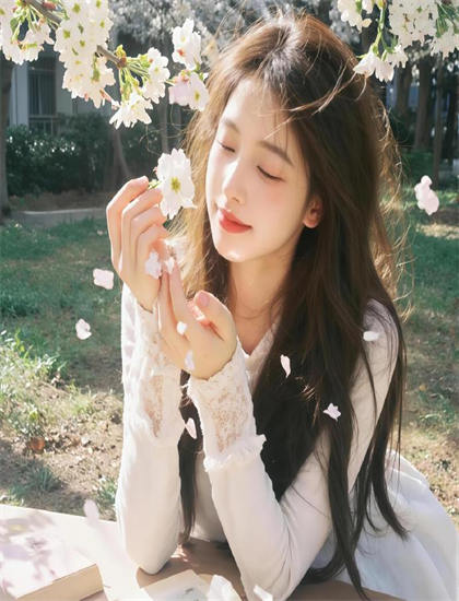 櫻花草在線高清免費觀看_女漫畫老師之無翼烏